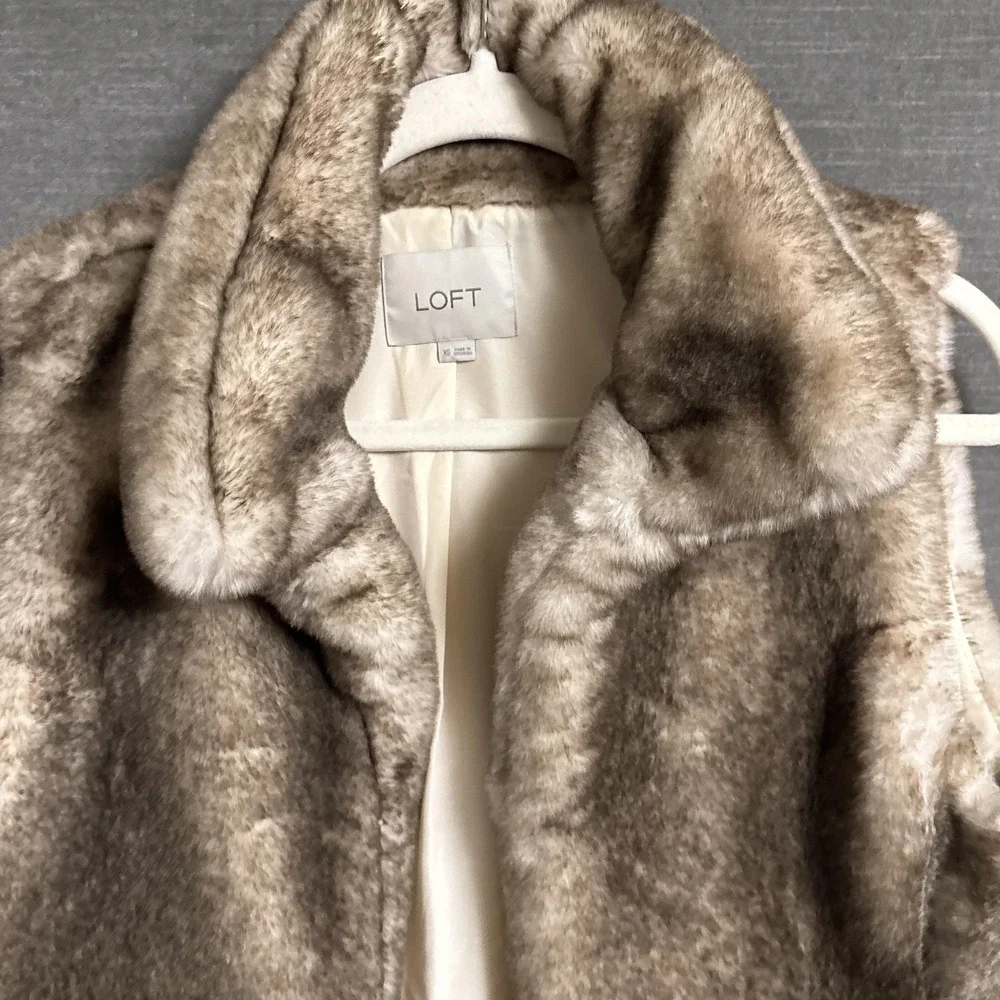 Loft Faux Fur Vest XS Beige Soft Plush Jacket Cozy Fall Winter Layer Boho Open